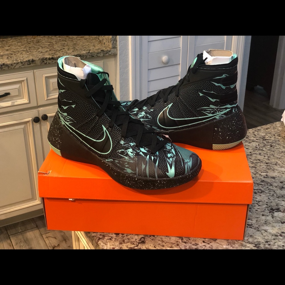Nike Hyperdunk Basketball Sneakers 2015 size 11.5